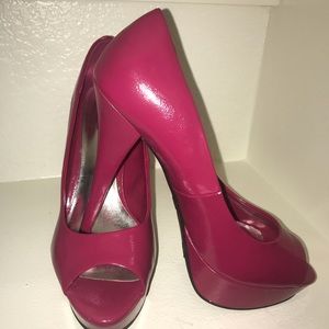 Size 8 Fuchsia (Pink) Pump